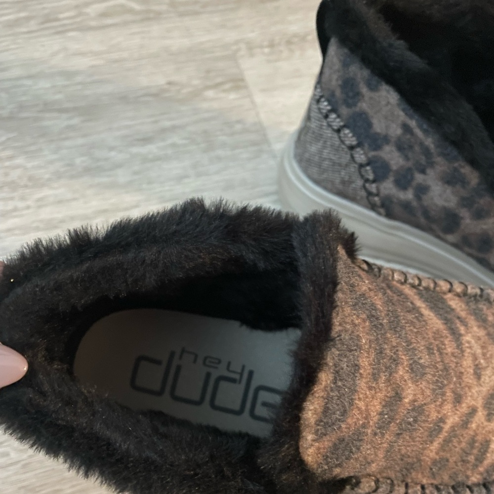 Size 7 Leo Nut Hey Dude new without tags!